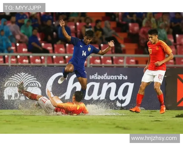 哈维西蒙斯的崛起与未来展望：年轻天才如何改变足球格局